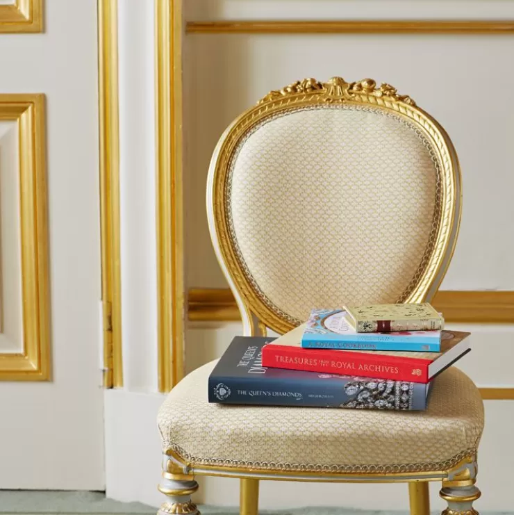 a_royal_cookbook_seasonal_recipes_from_buckingham_palace_3.webp Royal Collection Shop A Royal Cookbook: Seasonal Recipes From Buckingham Palace* Bakeware